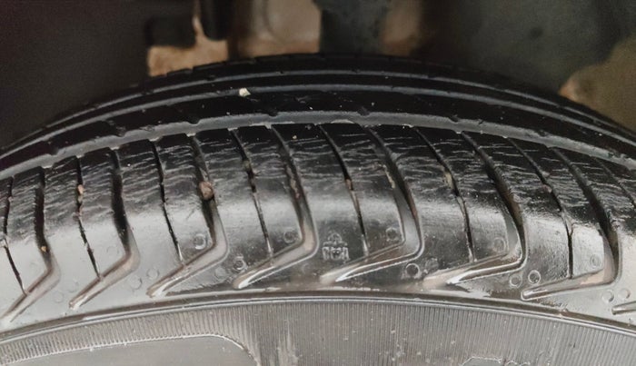 2016 Renault Kwid RXL, Petrol, Manual, 80,826 km, Left Front Tyre Tread