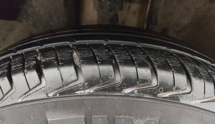 2016 Renault Kwid RXL, Petrol, Manual, 80,826 km, Right Front Tyre Tread