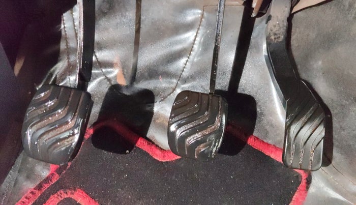 2016 Renault Kwid RXL, Petrol, Manual, 80,826 km, Pedals