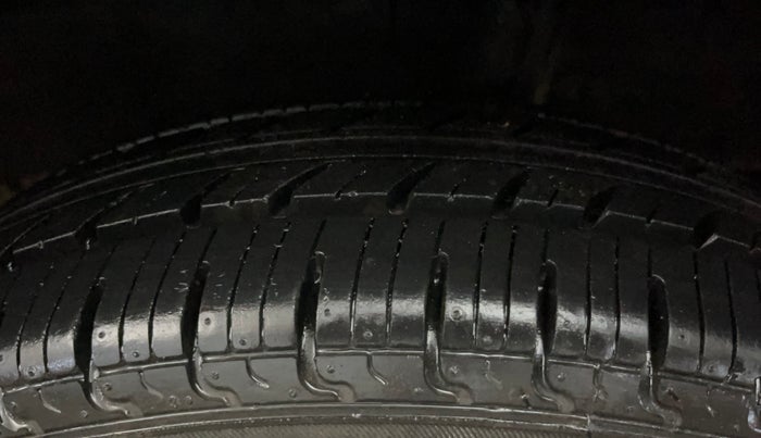 2019 Renault Kwid RXL, Petrol, Manual, 5,855 km, Left Rear Tyre Tread