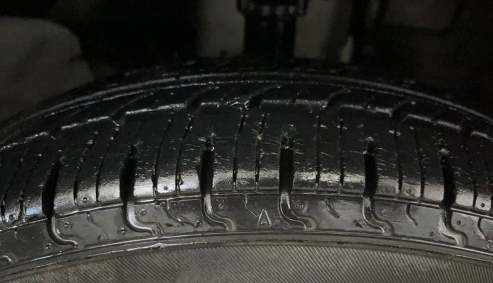 2019 Renault Kwid RXL, Petrol, Manual, 5,855 km, Right Front Tyre Tread