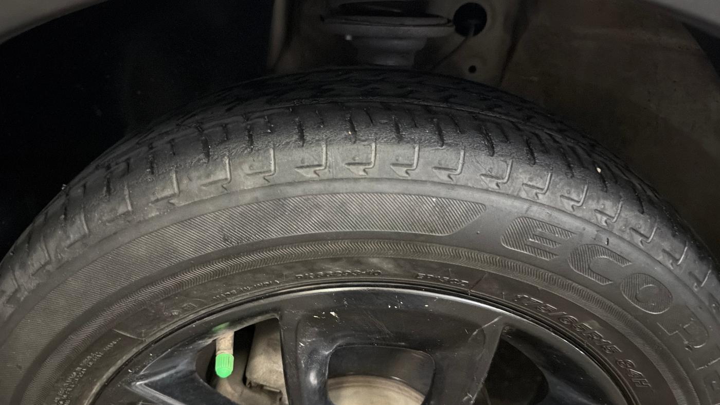 2021 Maruti IGNIS ZETA 1.2 AMT, Petrol, Automatic, 49,853 km, Left Front Tyre Tread