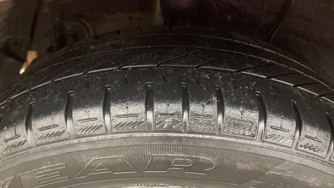 2016 Hyundai Xcent SX 1.2, Petrol, Manual, 96,117 km, Right Rear Tyre Tread
