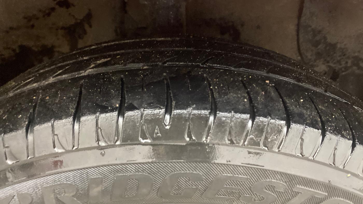 2016 Hyundai Xcent SX 1.2, Petrol, Manual, 96,117 km, Right Front Tyre Tread
