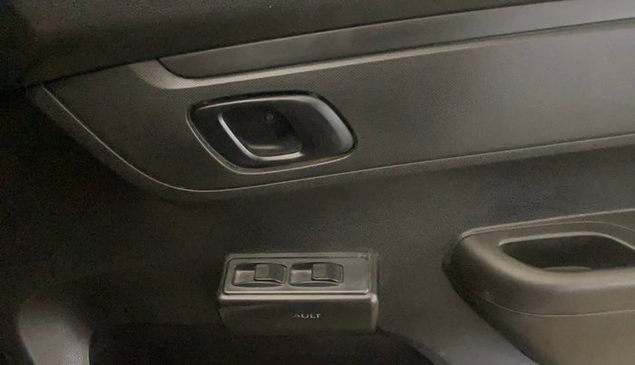 2018 Renault Kwid RXL, Petrol, Manual, 62,441 km, Driver Side Door Panels Control