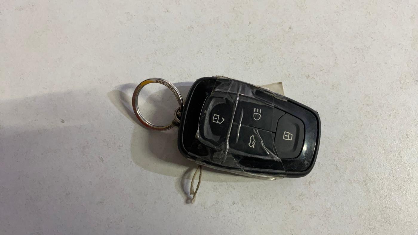 2021 Tata PUNCH CREATIVE  MT, Petrol, Manual, 86,516 km, Key Close Up