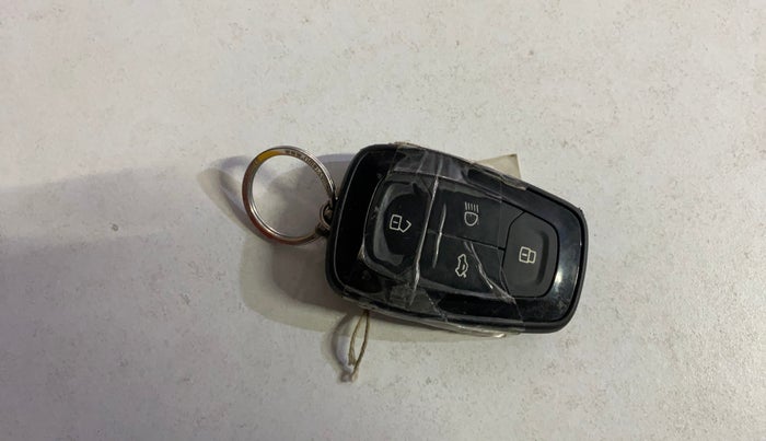 2021 Tata PUNCH CREATIVE  MT, Petrol, Manual, 86,516 km, Key Close Up