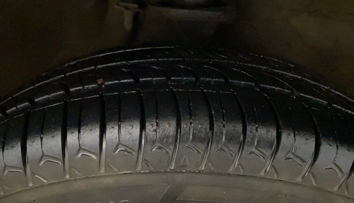 2015 Maruti Alto 800 LXI, Petrol, Manual, 69,933 km, Right Front Tyre Tread
