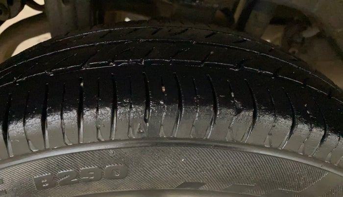2015 Maruti Alto 800 LXI, Petrol, Manual, 69,933 km, Right Rear Tyre Tread