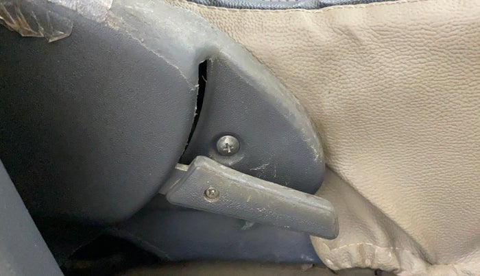 2015 Maruti Alto 800 LXI, Petrol, Manual, 69,933 km, Driver Side Adjustment Panel