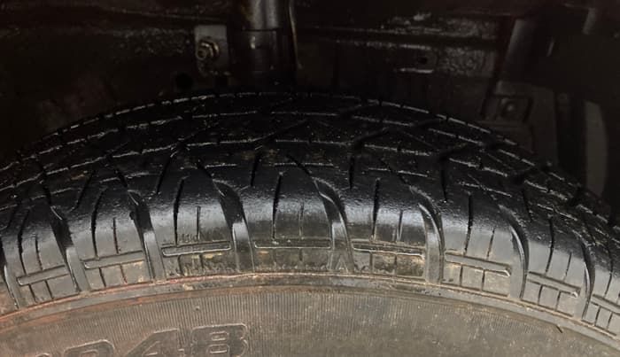 2015 Maruti Swift VXI, Petrol, Manual, 25,700 km, Right Front Tyre Tread