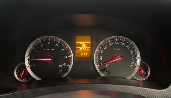 2015 Maruti Swift VXI, Petrol, Manual, 25,700 km, Odometer Image