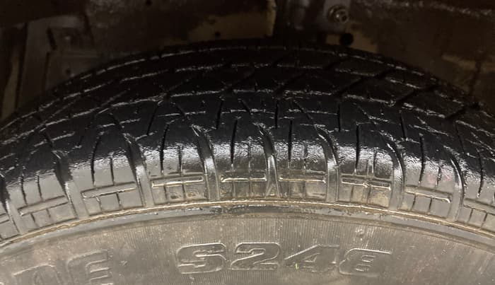 2015 Maruti Swift VXI, Petrol, Manual, 25,700 km, Left Front Tyre Tread