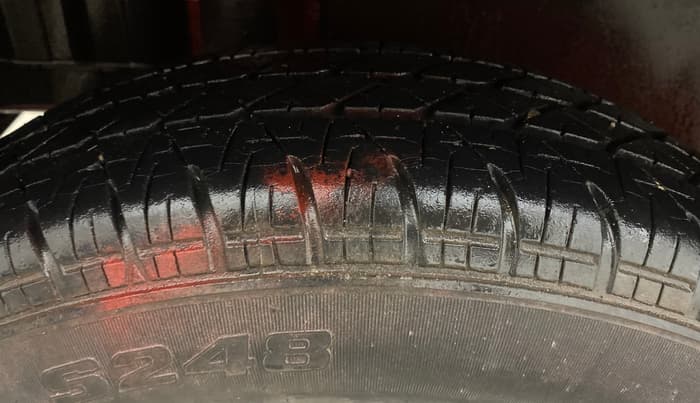2015 Maruti Swift VXI, Petrol, Manual, 25,700 km, Right Rear Tyre Tread