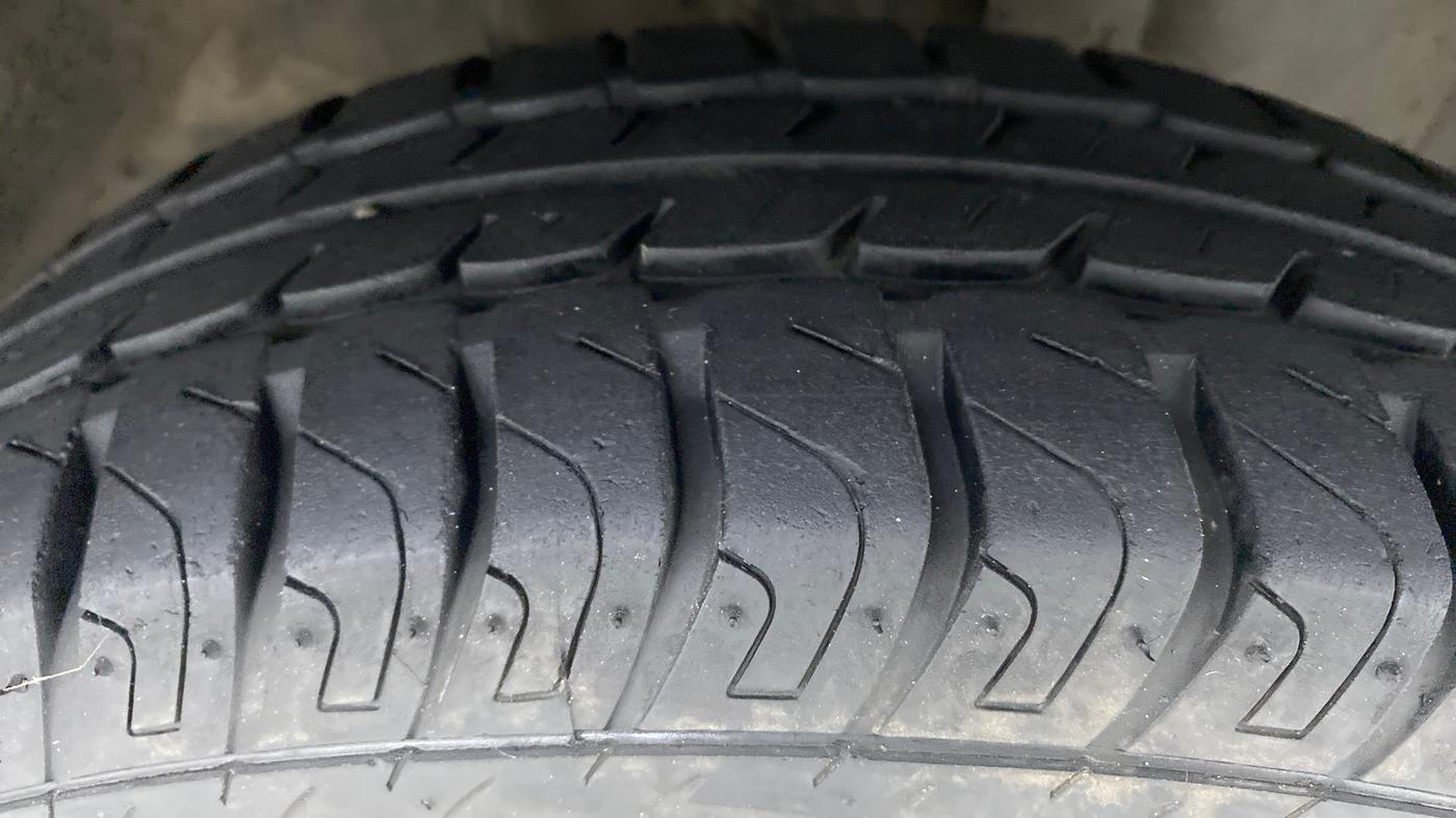 2018 Datsun Go Plus T, Petrol, Manual, 24,838 km, Right Front Tyre Tread