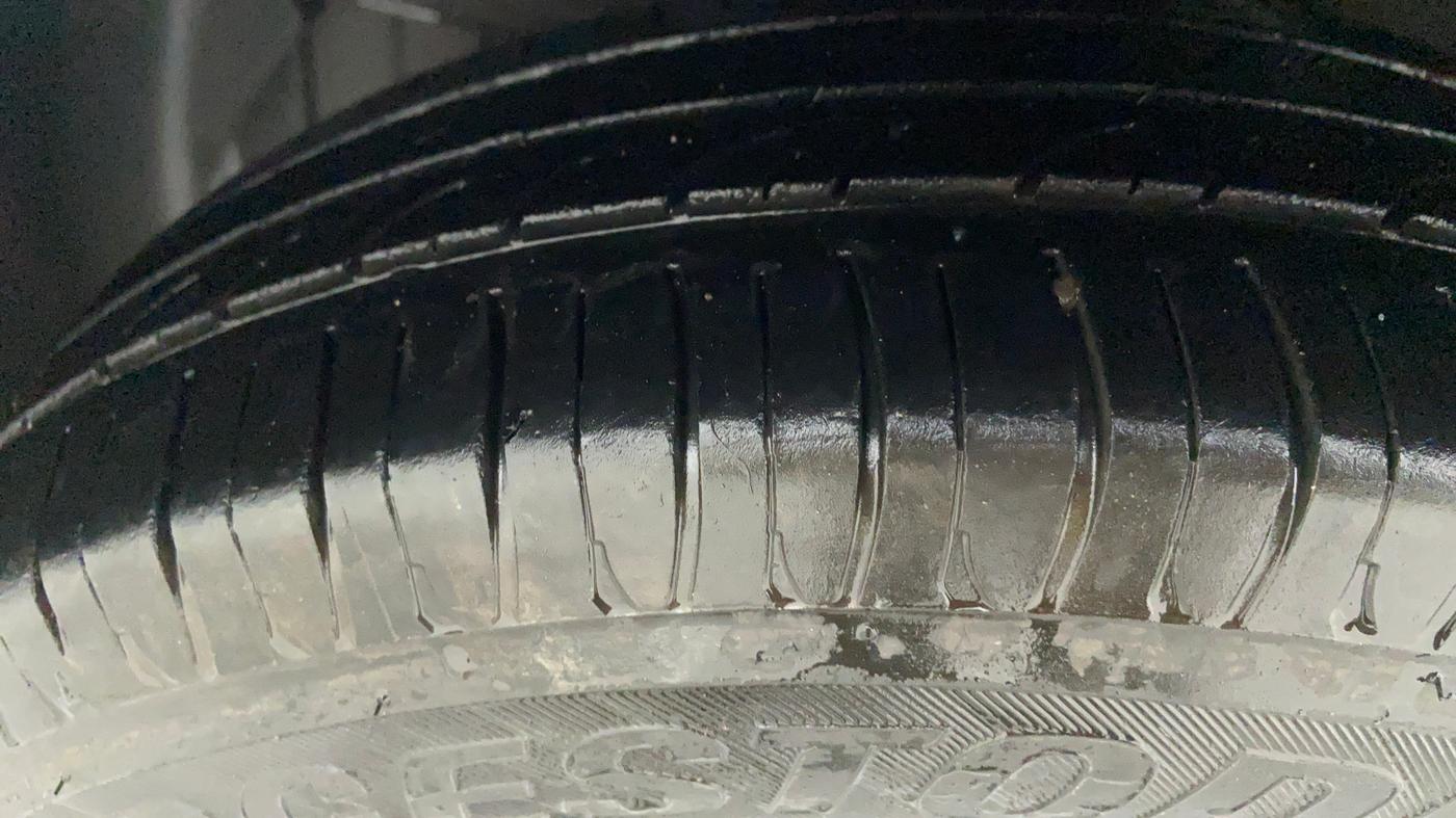 2015 Hyundai Xcent SX 1.2, CNG, Manual, 59,007 km, Left Front Tyre Tread