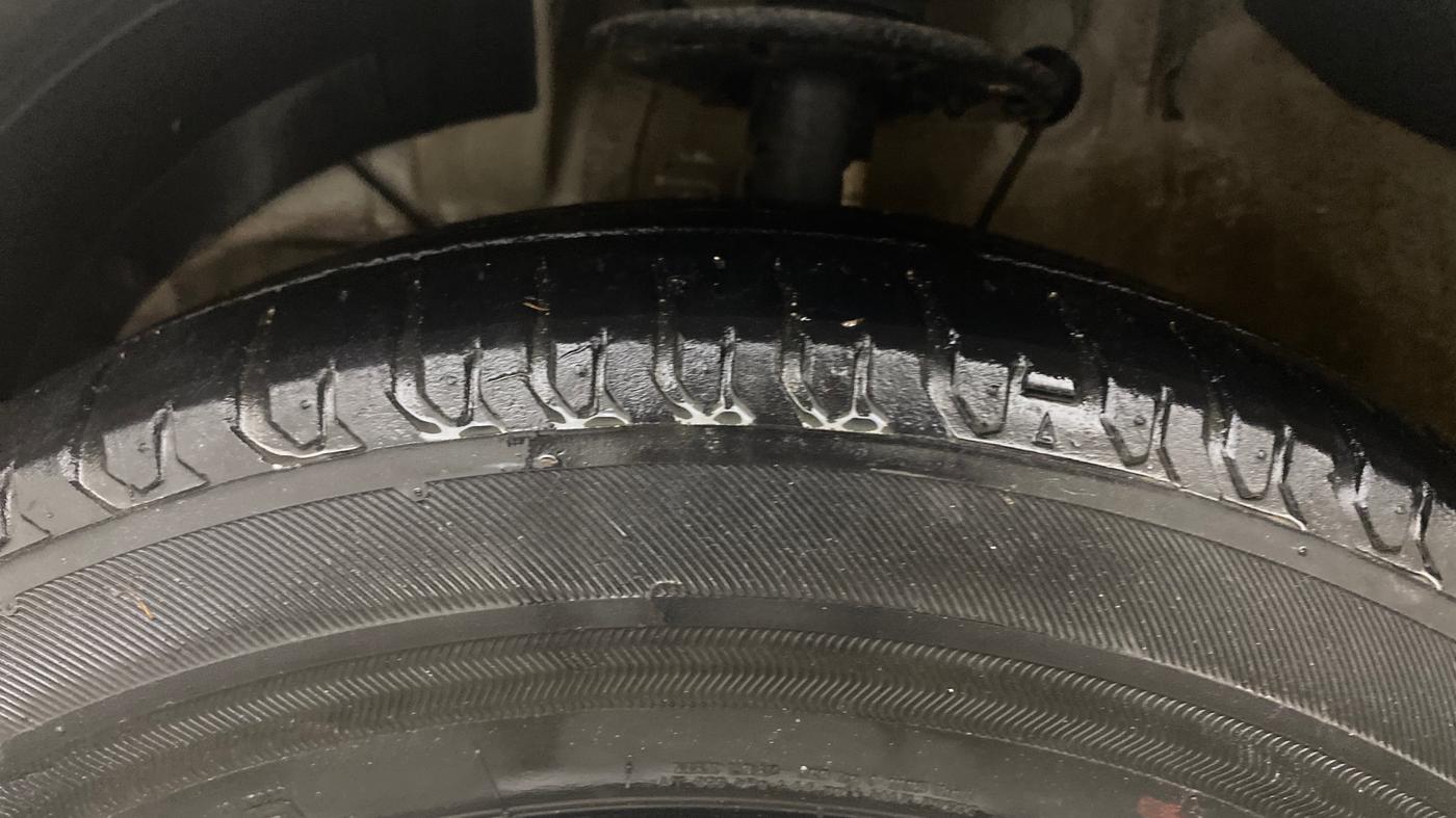 2023 Maruti Ertiga VXi (O), Petrol, Manual, 49,069 km, Left Front Tyre Tread