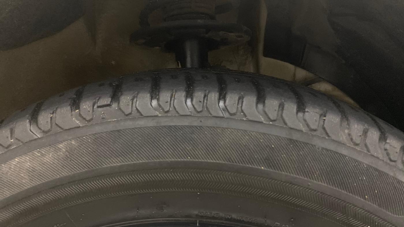 2023 Maruti Ertiga VXi (O), Petrol, Manual, 49,069 km, Right Front Tyre Tread