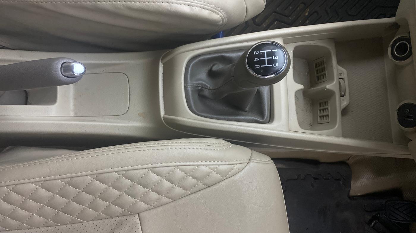 2023 Maruti Ertiga VXi (O), Petrol, Manual, 49,069 km, Gear Lever