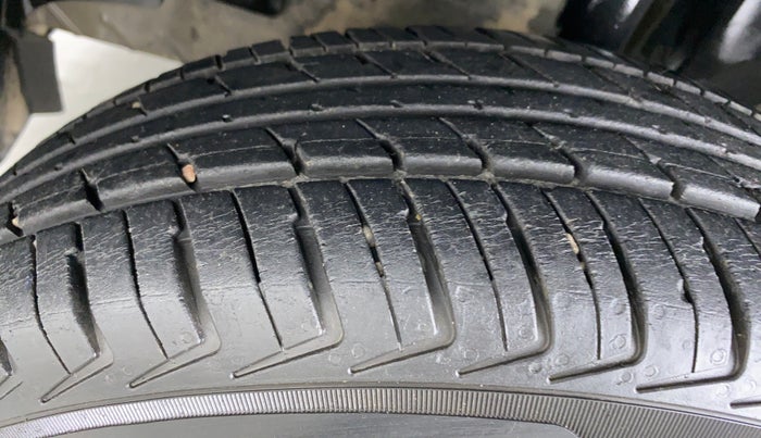 2018 Renault Kwid RXL, Petrol, Manual, 18,358 km, Left Front Tyre Tread