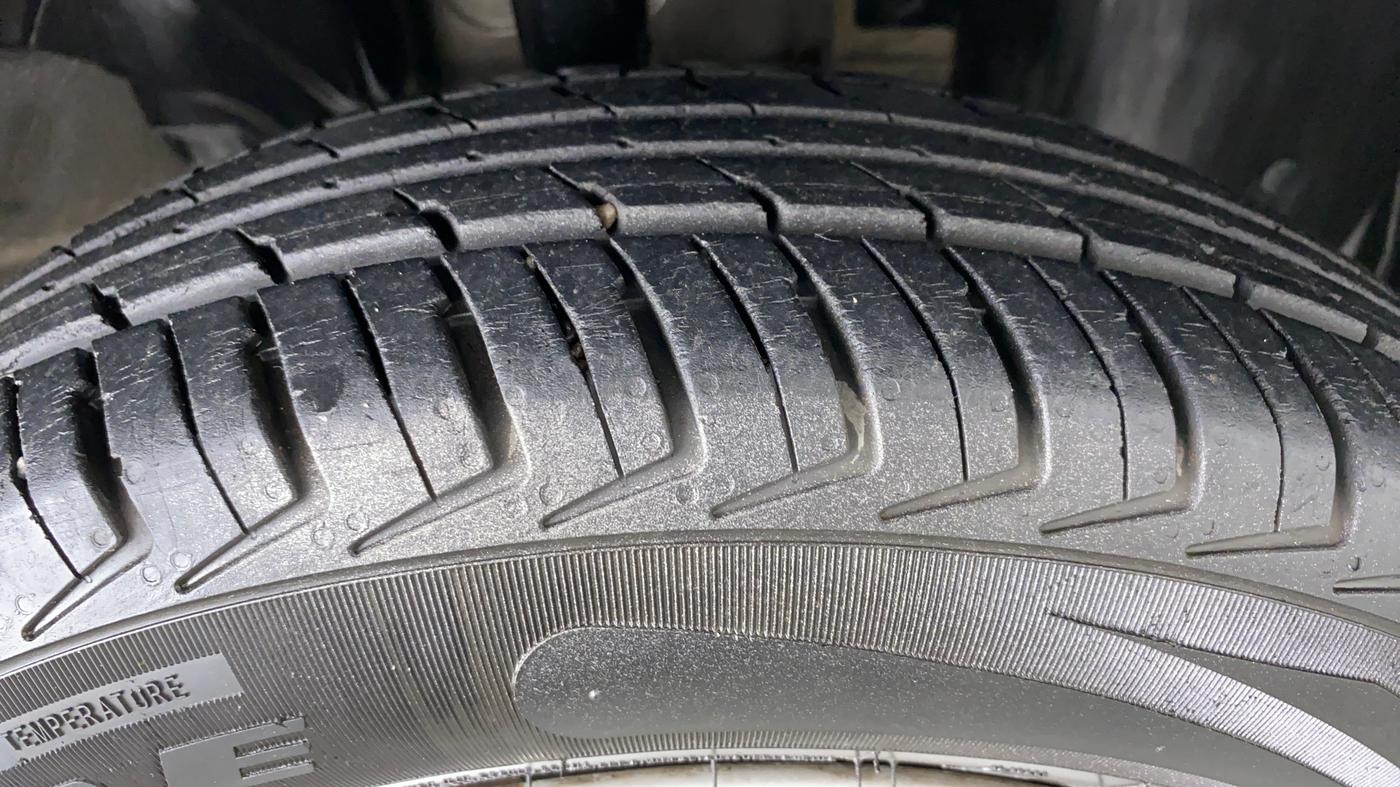 2018 Renault Kwid RXL, Petrol, Manual, 18,358 km, Right Front Tyre Tread