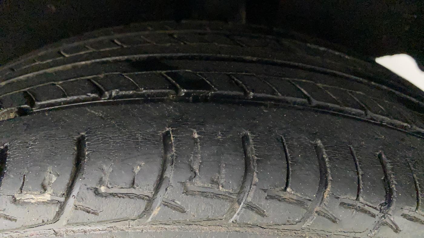 2017 Maruti Baleno DELTA PETROL 1.2, Petrol, Manual, 40,410 km, Left Rear Tyre Tread