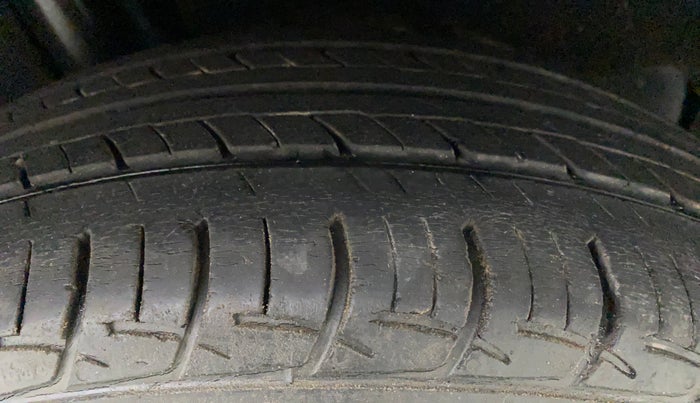 2017 Maruti Baleno DELTA PETROL 1.2, Petrol, Manual, 40,410 km, Right Rear Tyre Tread