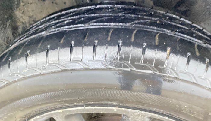 2018 Hyundai Elite i20 SPORTZ 1.2, CNG, Manual, 82,162 km, Right Front Tyre Tread