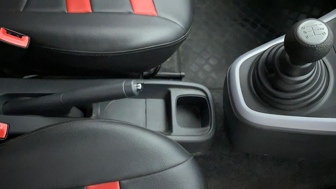 2013 Maruti Ritz ZXI, Petrol, Manual, 14,047 km, Gear Lever