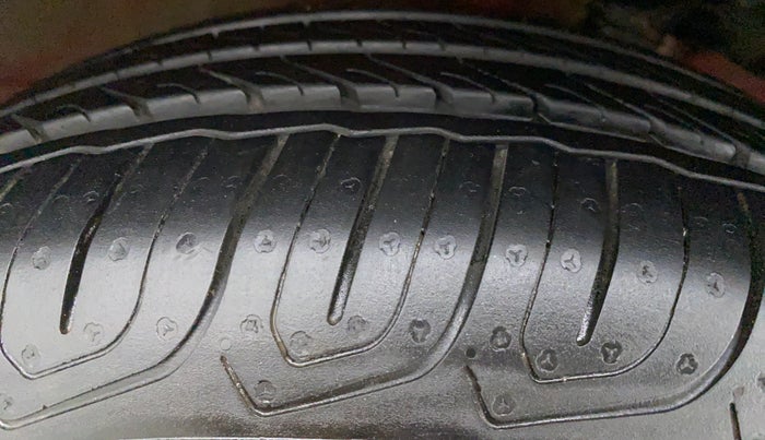 2013 Maruti Ritz ZXI, Petrol, Manual, 14,047 km, Right Rear Tyre Tread