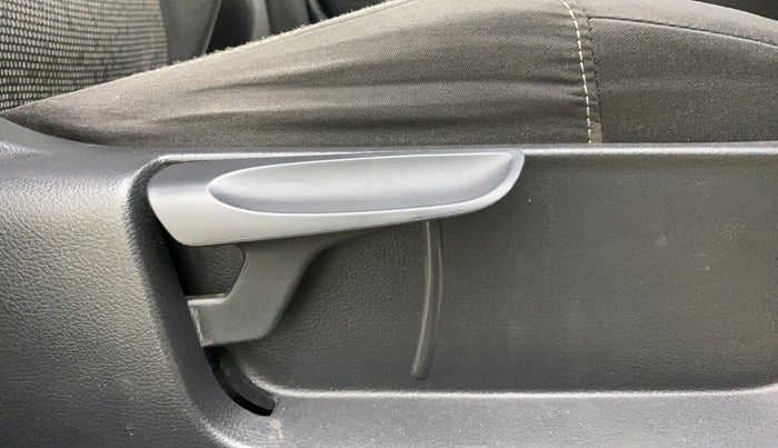 2015 Volkswagen Polo COMFORTLINE 1.2L, Petrol, Manual, 88,060 km, Driver Side Adjustment Panel