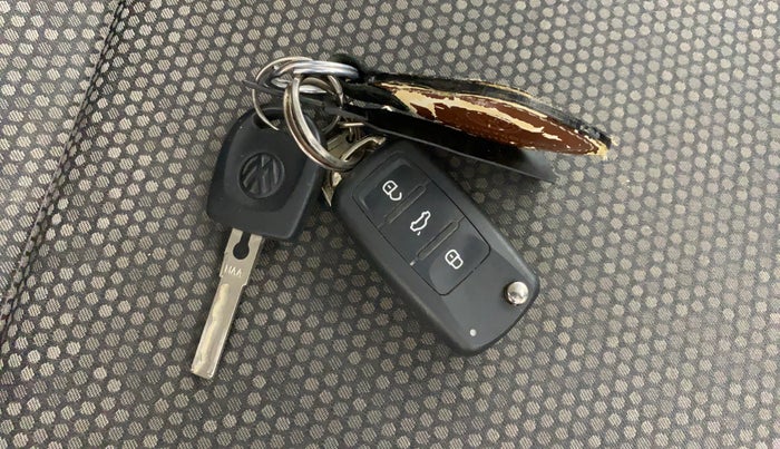 2015 Volkswagen Polo COMFORTLINE 1.2L, Petrol, Manual, 88,060 km, Key Close Up