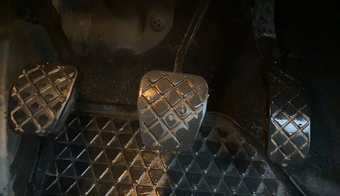 2015 Volkswagen Polo COMFORTLINE 1.2L, Petrol, Manual, 88,060 km, Pedals