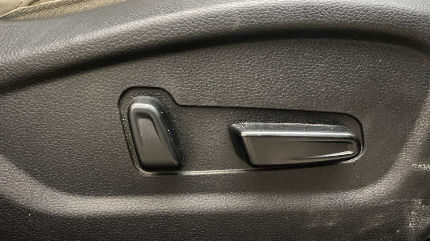 2020 KIA SELTOS HTX PLUS 1.5 DIESEL, Diesel, Manual, 1,39,258 km, Driver Side Adjustment Panel