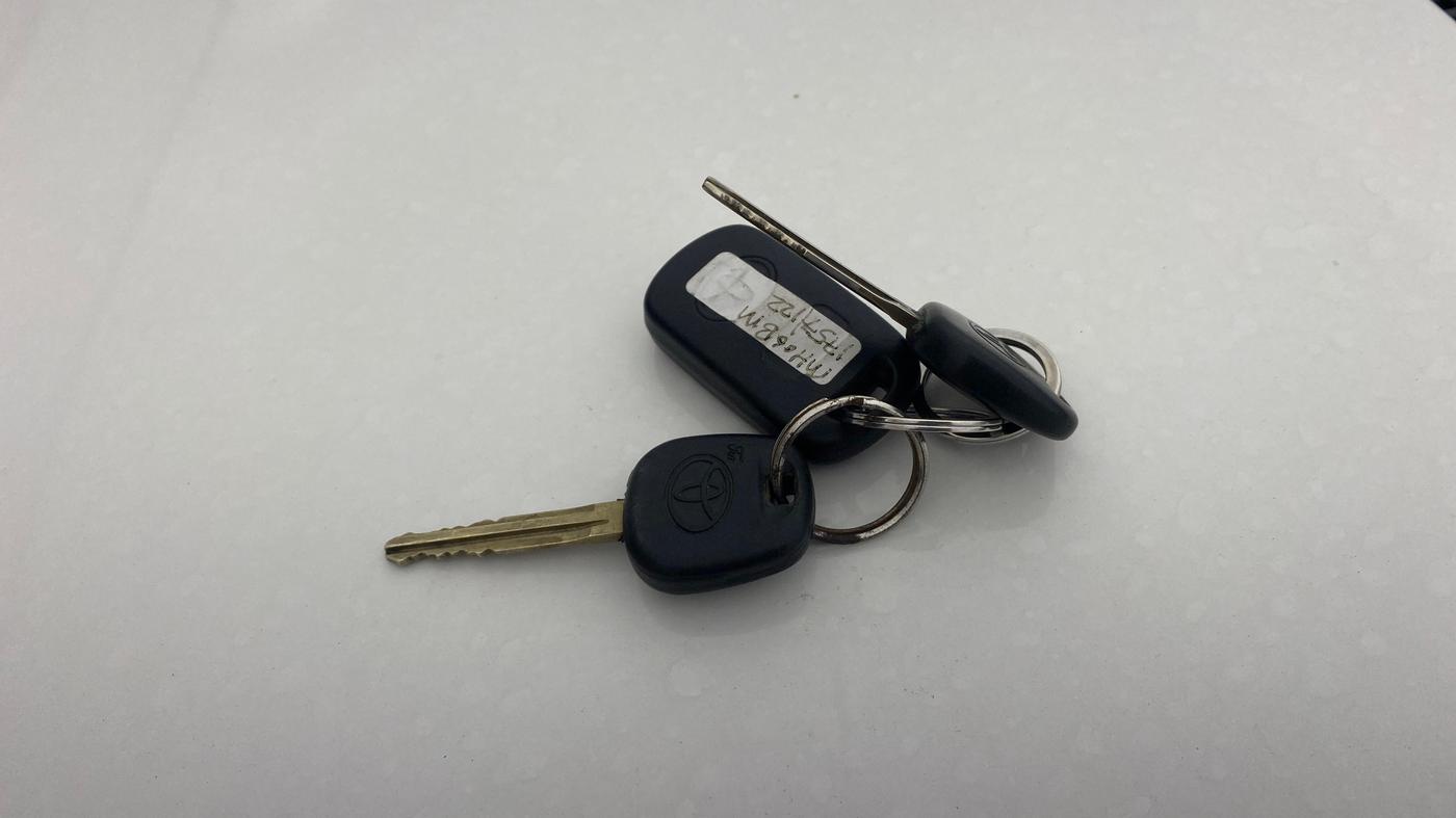 2015 Toyota Etios VX, Petrol, Manual, 1,02,473 km, Key Close Up