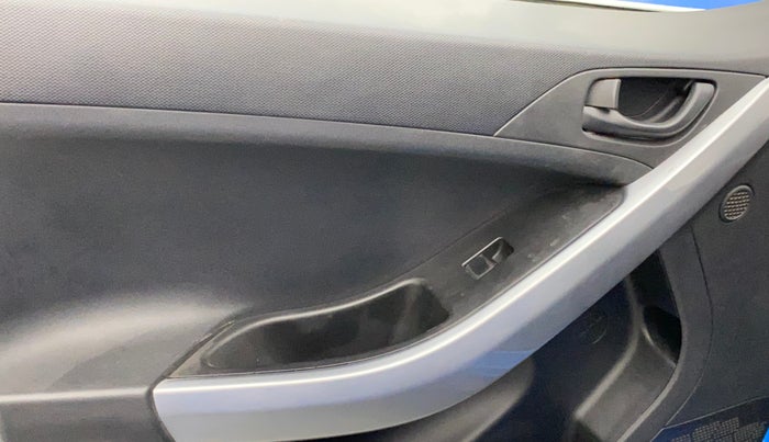 2021 Tata NEXON XMA SUNROOF PETROL, Petrol, Automatic, 4,351 km, Left front window switch / handle - Switch/handle not functional