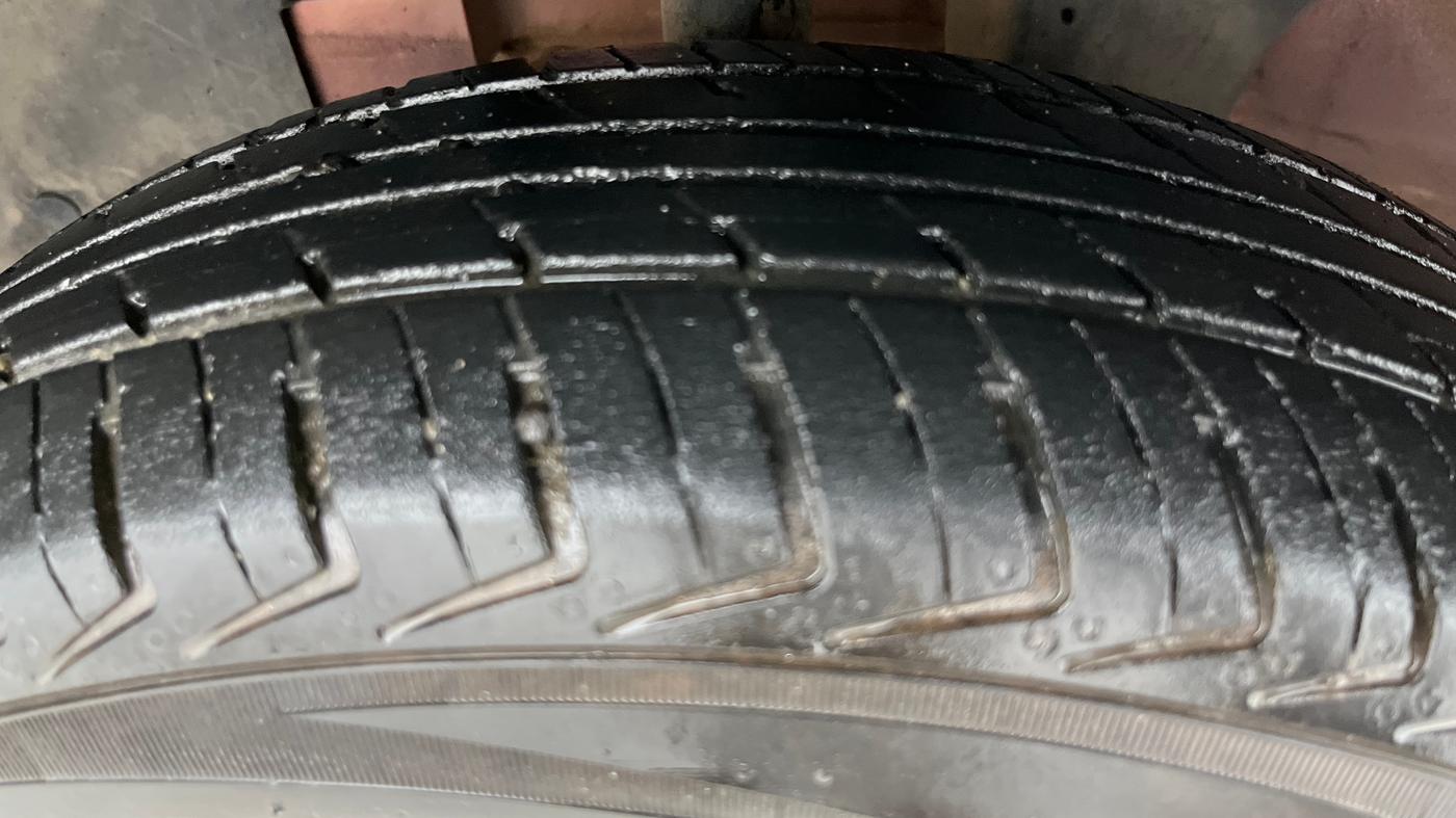 2018 Renault Kwid RXT 1.0 AMT (O), Petrol, Automatic, 18,686 km, Left Front Tyre Tread