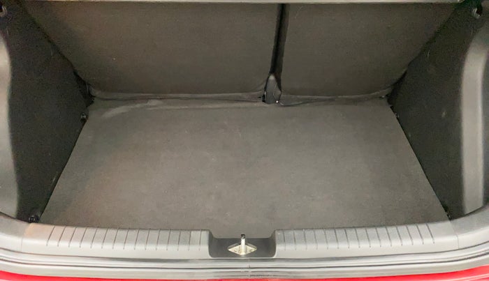 2016 Hyundai Elite i20 ASTA 1.2 (O), Petrol, Manual, 33,739 km, Boot Inside