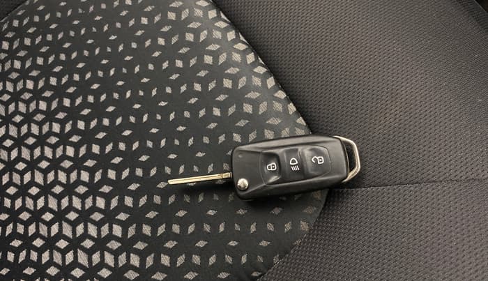 2019 Tata NEXON XM PETROL, Petrol, Manual, 67,842 km, Key Close Up