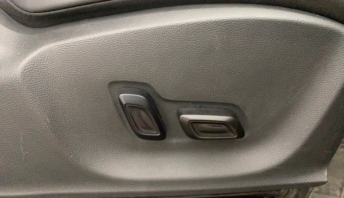 2023 MG ASTOR SAVVY 1.3 TURBO AT S RED, Petrol, Automatic, 25,694 km, Driver Side Adjustment Panel