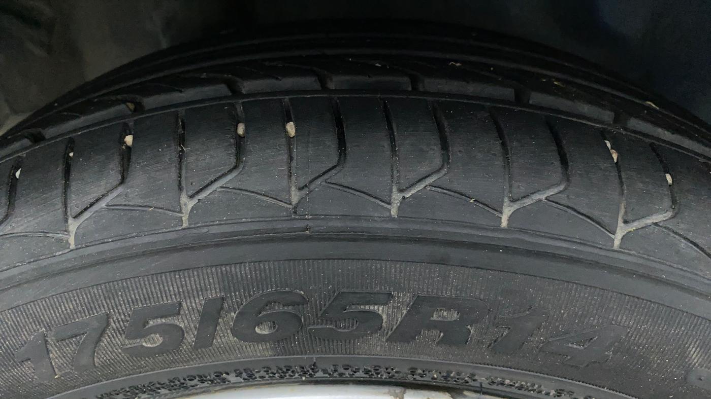 2013 Honda Amaze 1.2 EXMT I VTEC, Petrol, Manual, 40,516 km, Right Rear Tyre Tread