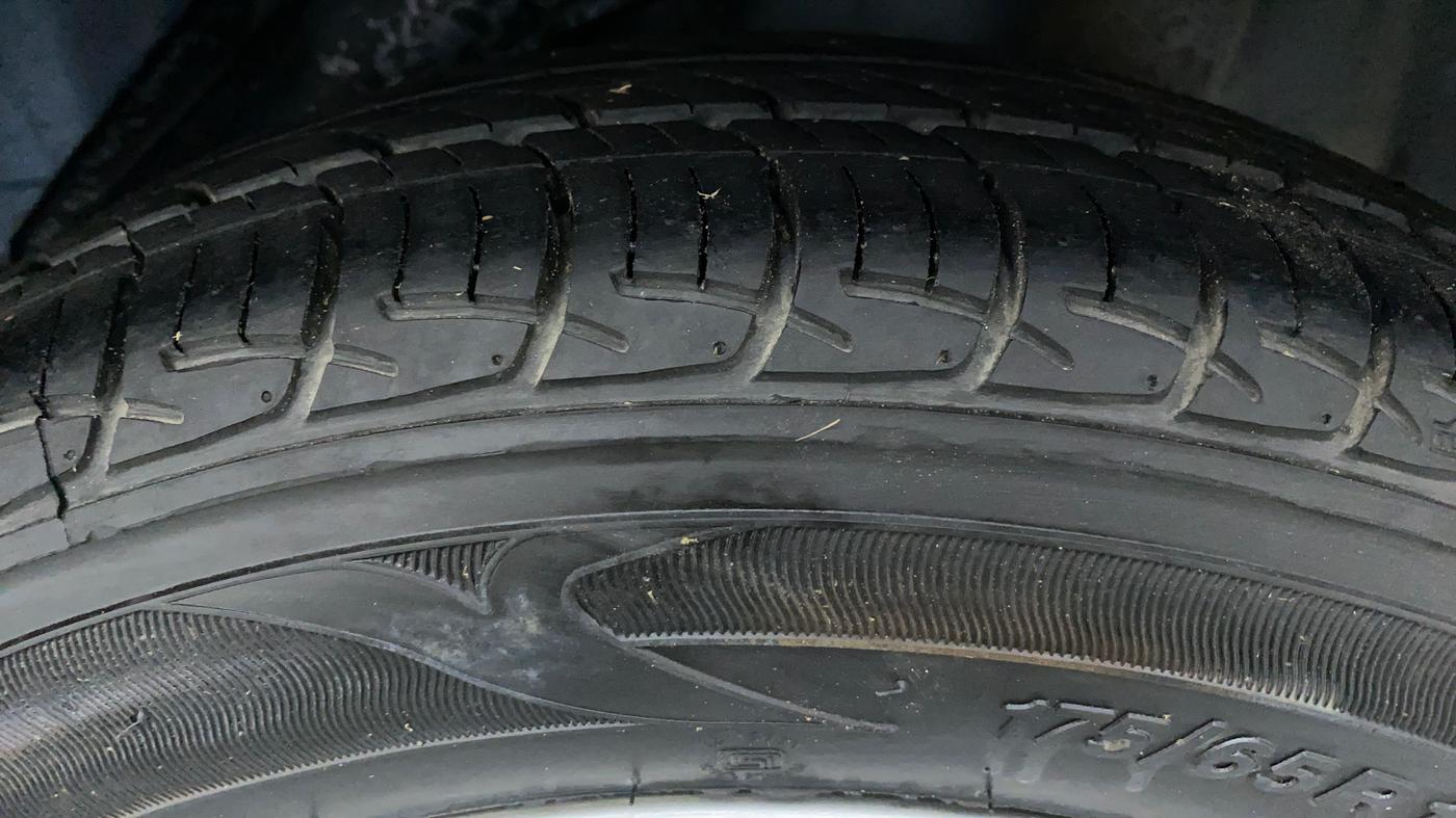 2013 Honda Amaze 1.2 EXMT I VTEC, Petrol, Manual, 40,516 km, Left Rear Tyre Tread