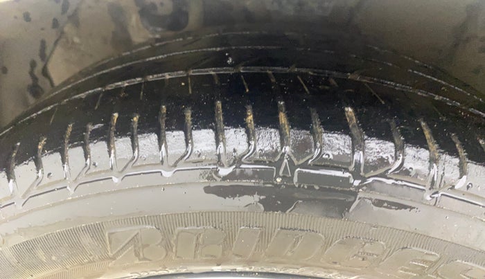 2017 Hyundai Verna 1.6 VTVT SX, Petrol, Manual, 35,102 km, Left Front Tyre Tread