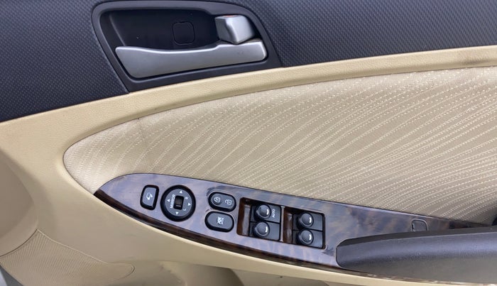 2017 Hyundai Verna 1.6 VTVT SX, Petrol, Manual, 35,102 km, Driver Side Door Panels Control