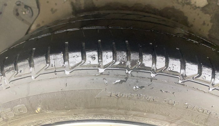 2017 Hyundai Verna 1.6 VTVT SX, Petrol, Manual, 35,102 km, Right Rear Tyre Tread