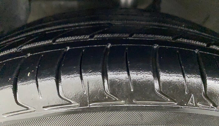 2014 Hyundai Xcent S 1.2, Petrol, Manual, 63,251 km, Left Front Tyre Tread