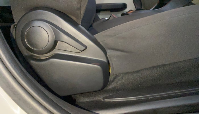 2022 Tata ALTROZ XM PLUS DIESEL, Diesel, Manual, 34,991 km, Driver Side Adjustment Panel