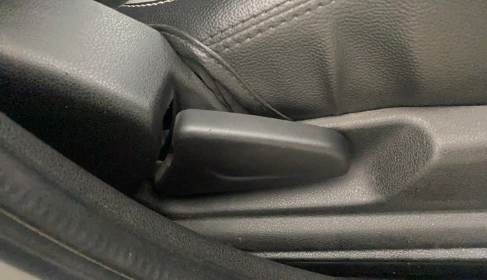 2021 Renault Kwid RXT 0.8, Petrol, Manual, 18,769 km, Driver Side Adjustment Panel