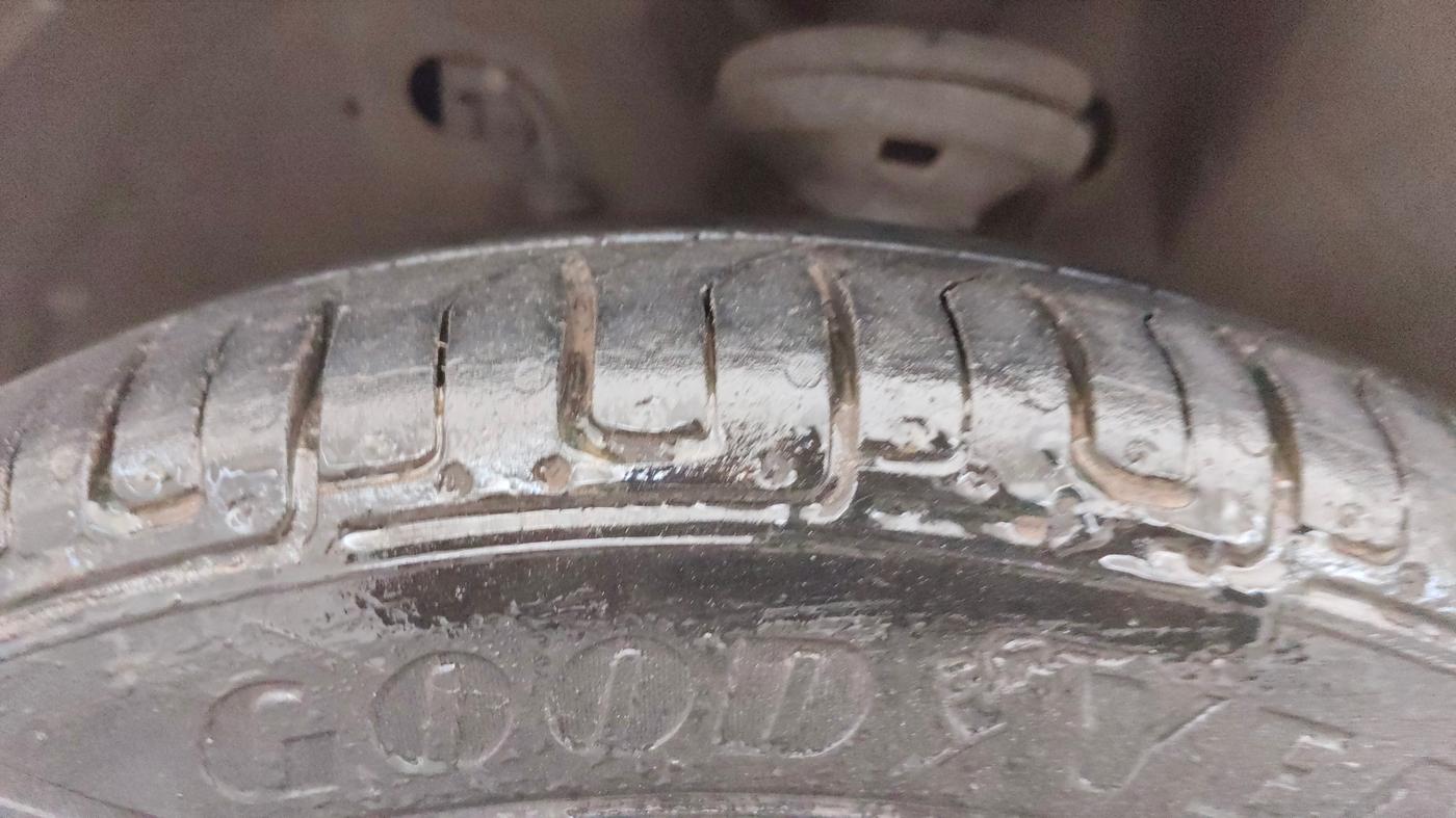 2018 Maruti Wagon R 1.0 VXI (O) AMT, Petrol, Automatic, 54,686 km, Left Front Tyre Tread
