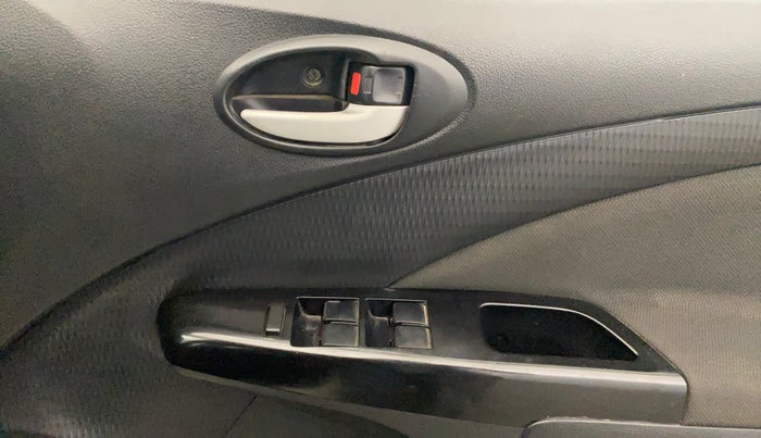 2017 Toyota Etios CROSS 1.4 VD, Diesel, Manual, 1,18,919 km, Driver Side Door Panels Control